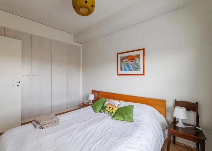 Close To Center And Naesijaervi Lake - Free Parking, Ac, And Two Double Beds