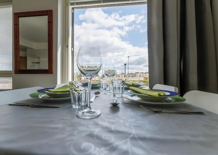 Close To Center And Naesijaervi Lake - Free Parking, Ac, And Two Double Beds