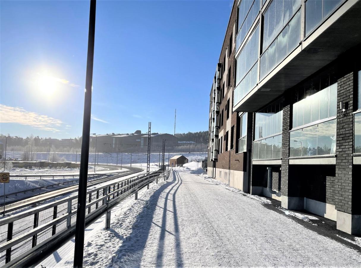 Close To Center And Naesijaervi - Free Parking, Ac, And Two Double Beds Apartment *