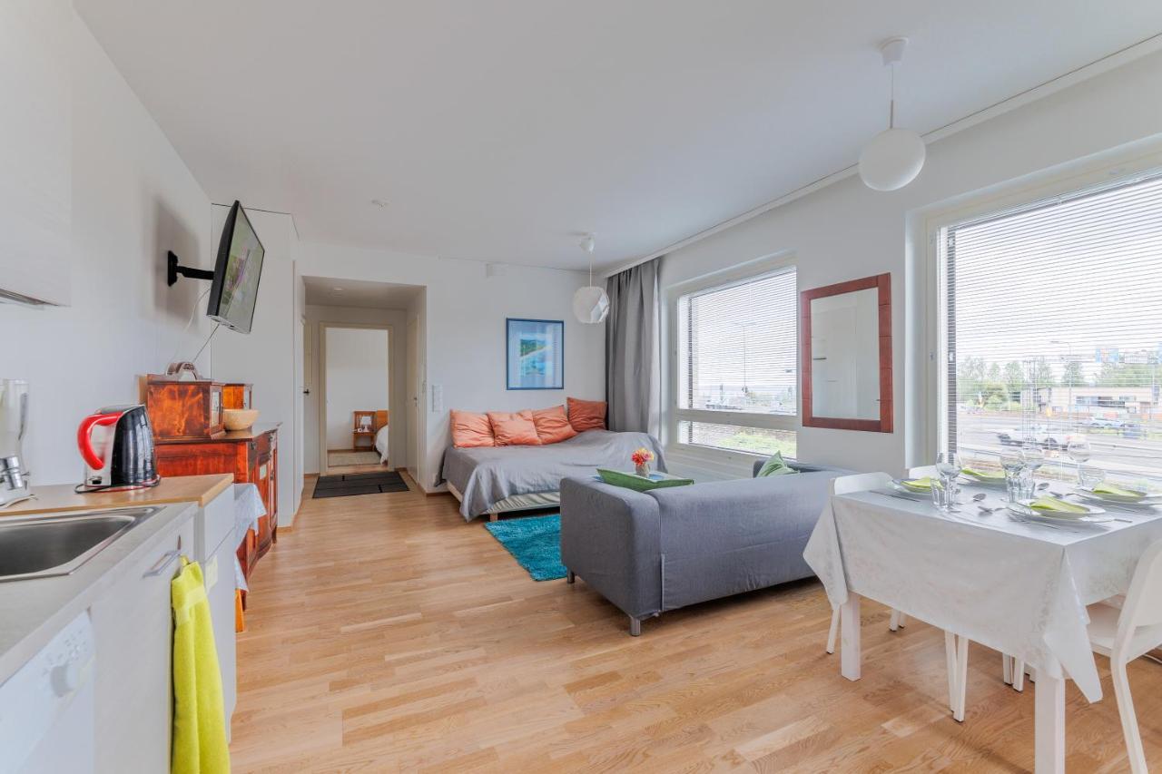 Close To Center And Naesijaervi - Free Parking, Ac, And Two Double Beds Tampere