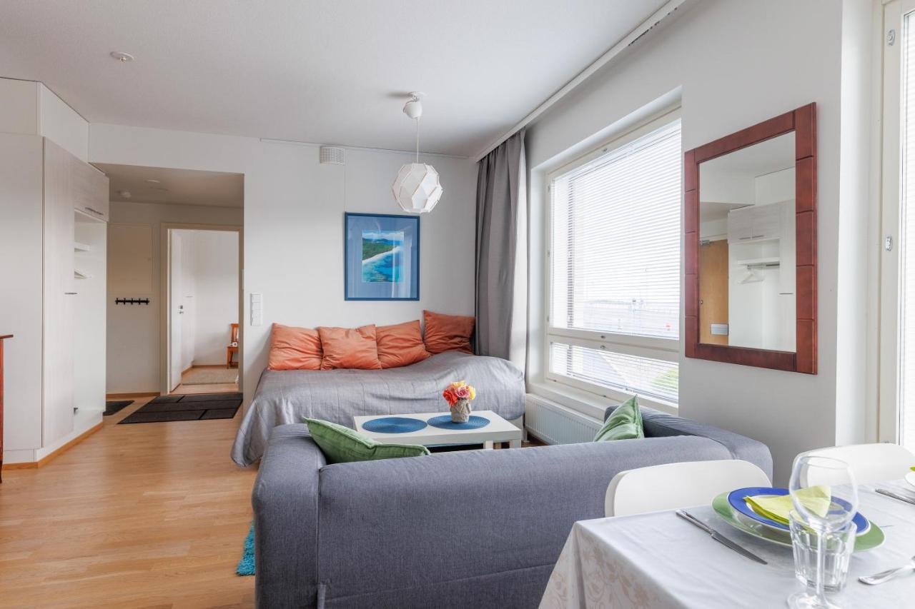 Close To Center And Naesijaervi - Free Parking, Ac, And Two Double Beds