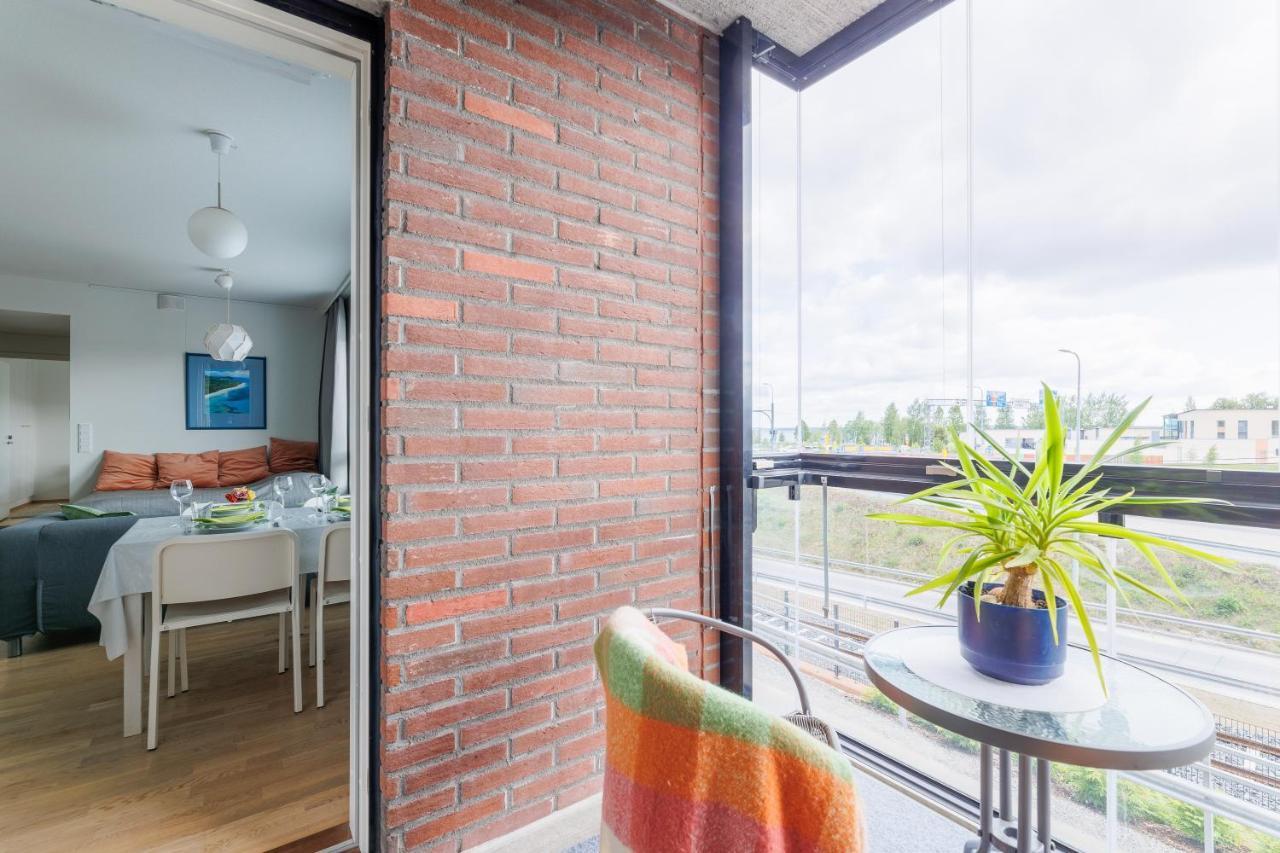 Huoneisto Close To Center And Naesijaervi - Free Parking, Ac, And Two Double Beds