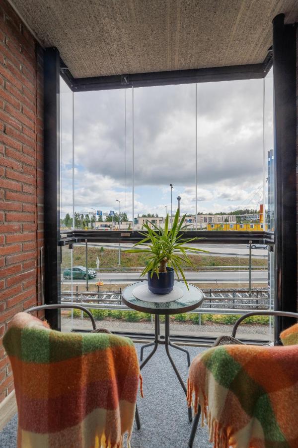 Close To Center And Naesijaervi - Free Parking, Ac, And Two Double Beds *