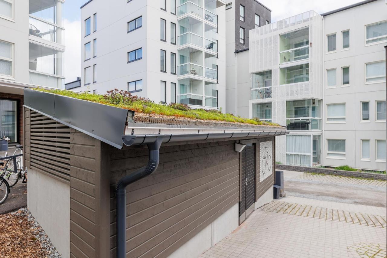 Close To Center And Naesijaervi - Free Parking, Ac, And Two Double Beds